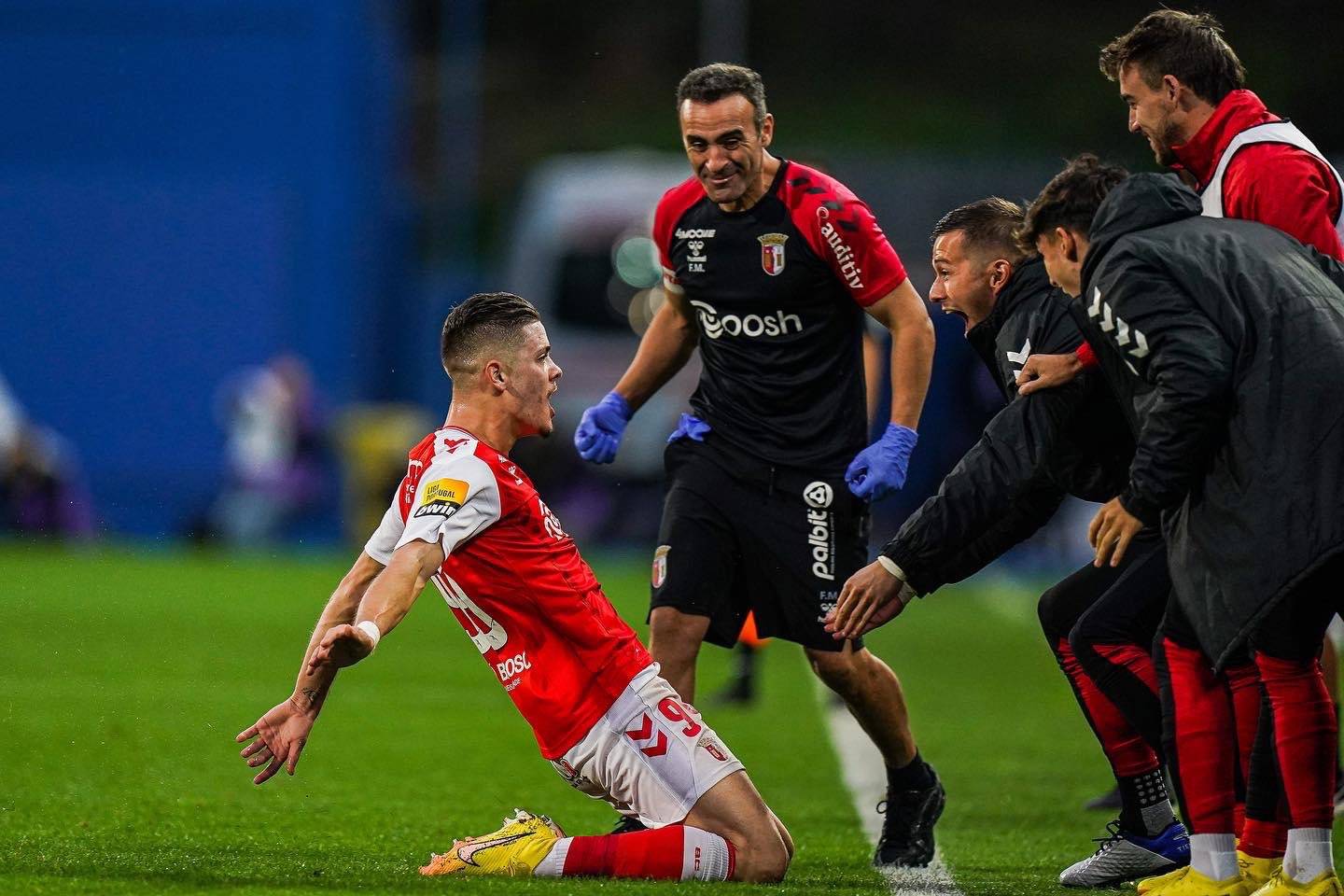 维戈塞尔塔中场状态低迷球队需寻找解决方案的简单介绍