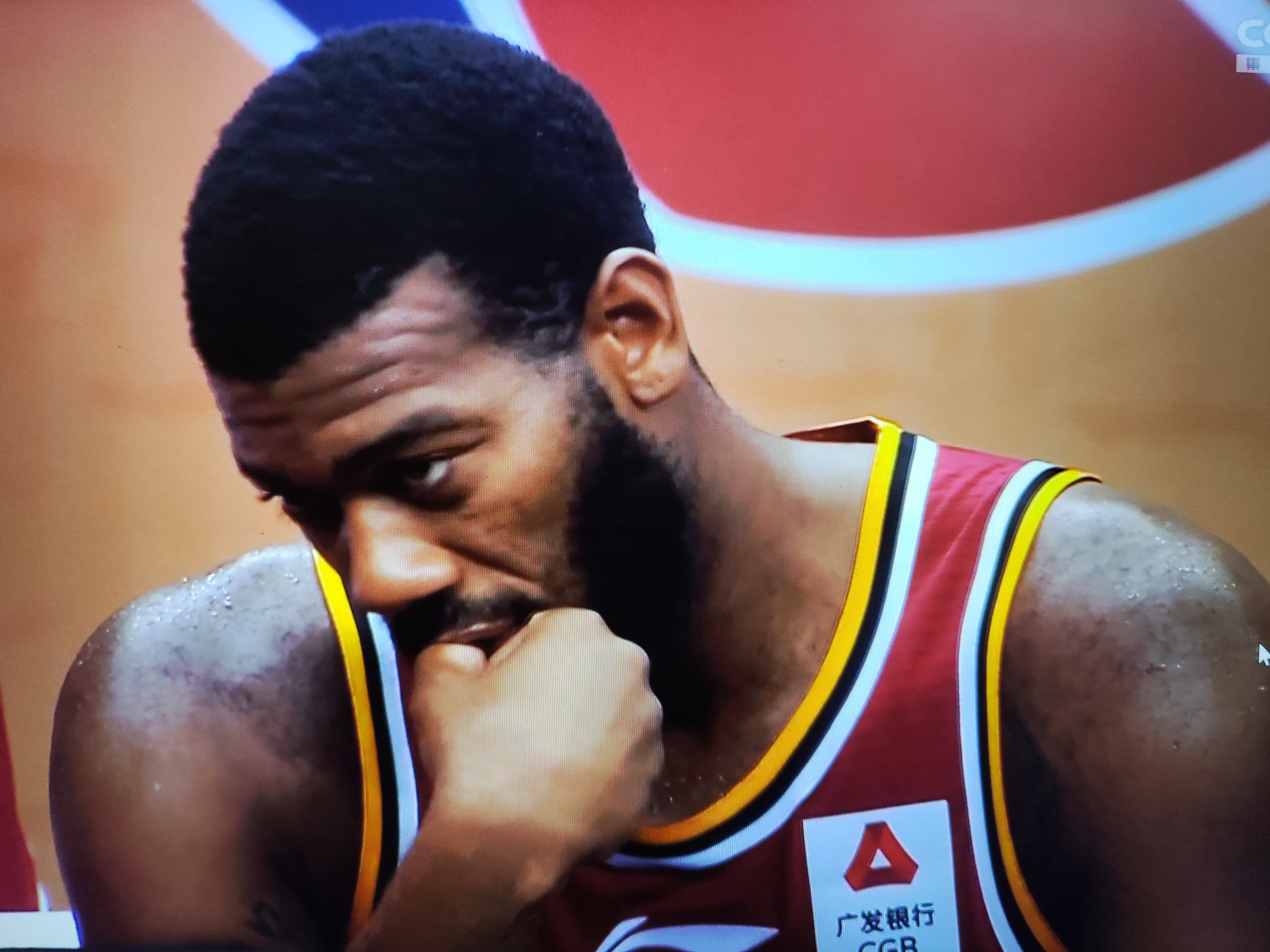 湖北队队员争议裁判判罚，球队连赢宣告终结