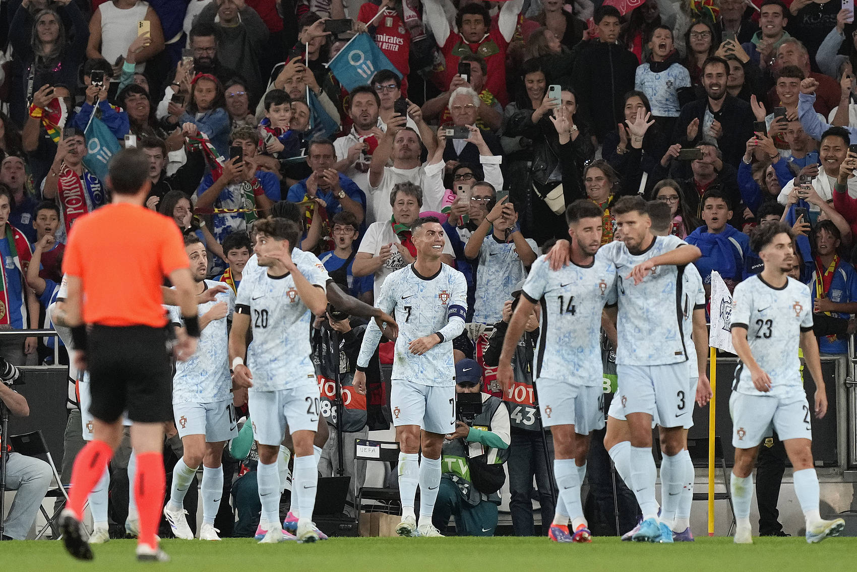 罗马对阵俄罗斯，葡萄牙取胜一线晋级淘汰赛！的简单介绍