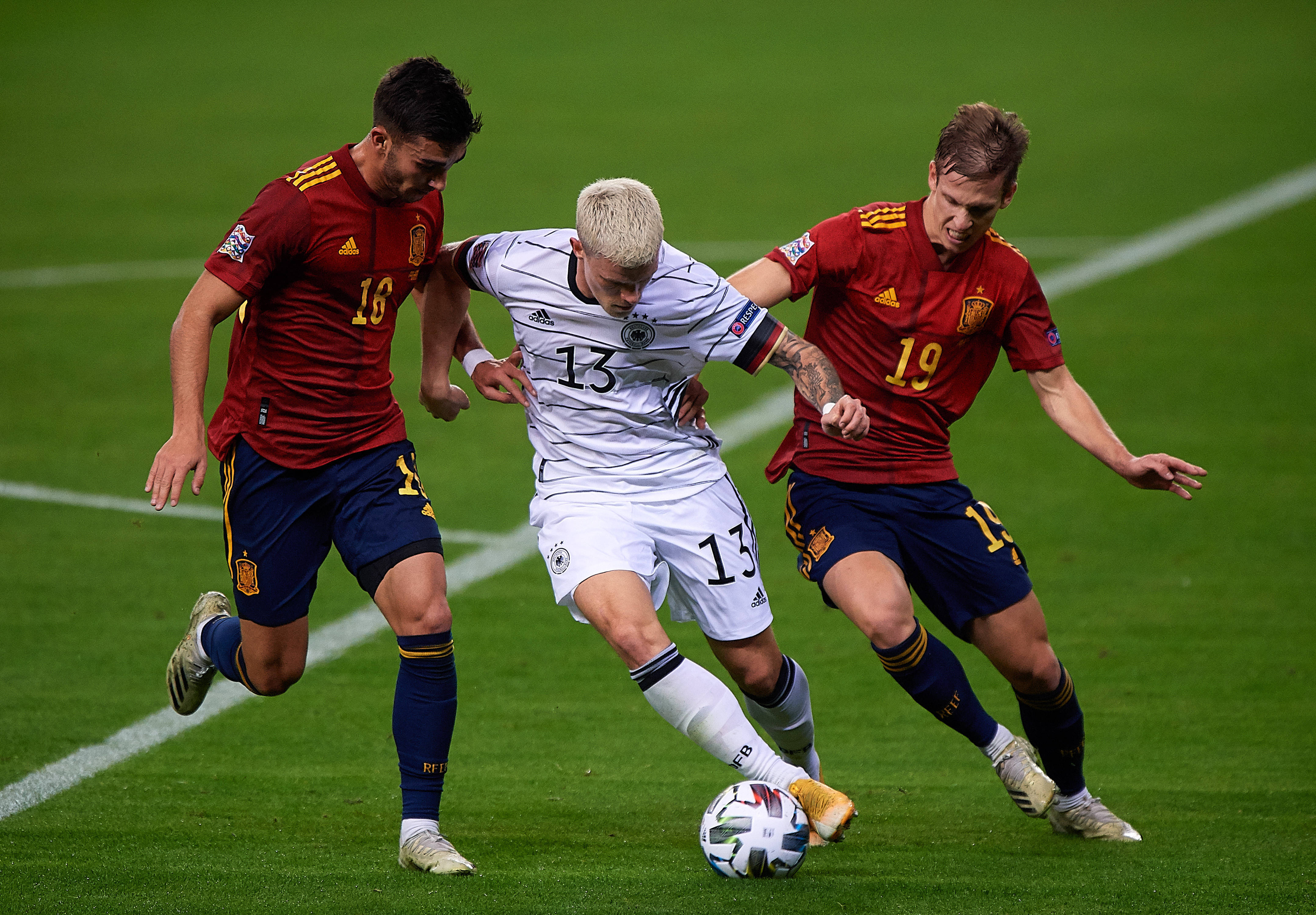 欧洲赛场双雄大战呈现高水平对攻的简单介绍