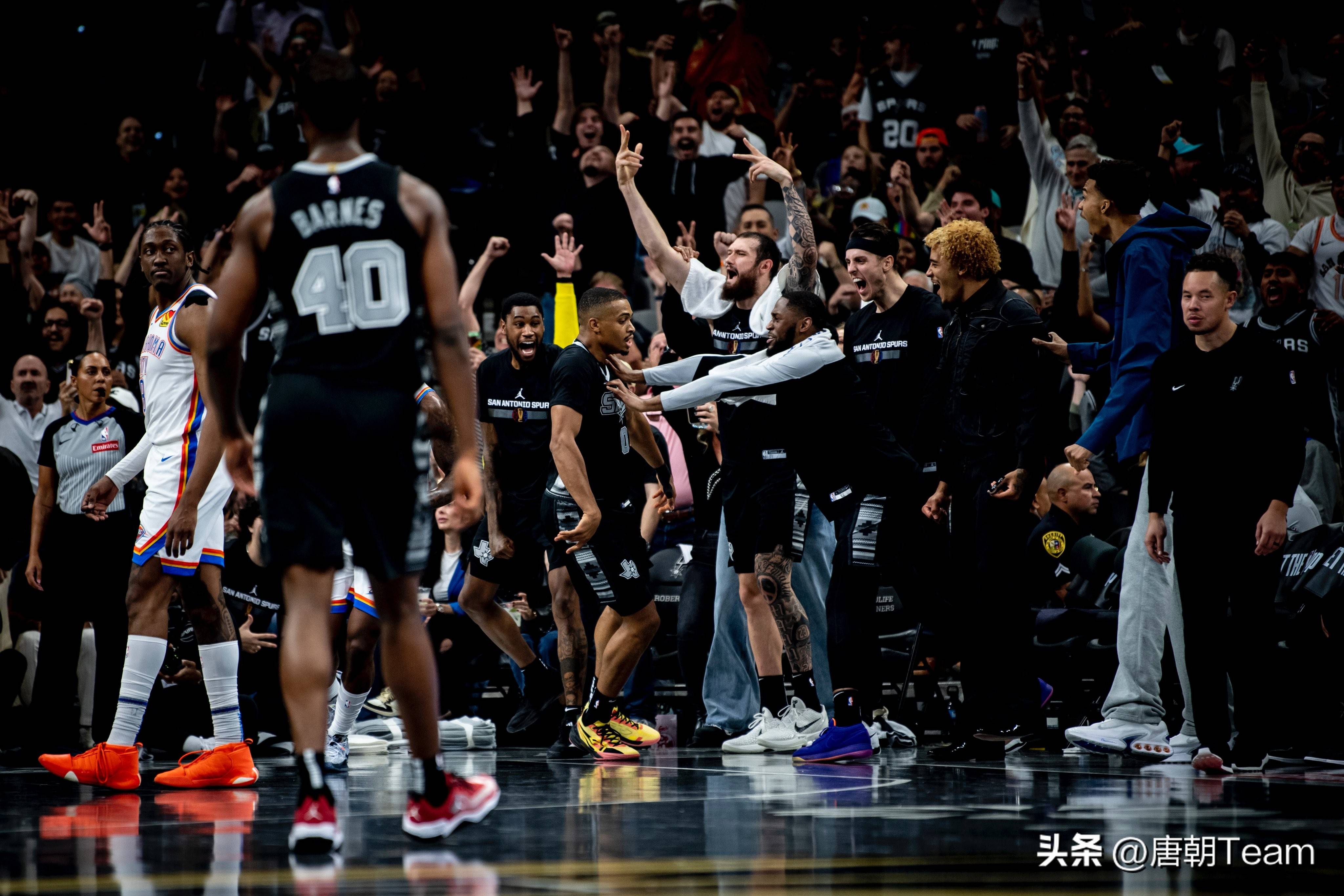 雷霆队客场逆转马刺队，保罗发威助球队取胜