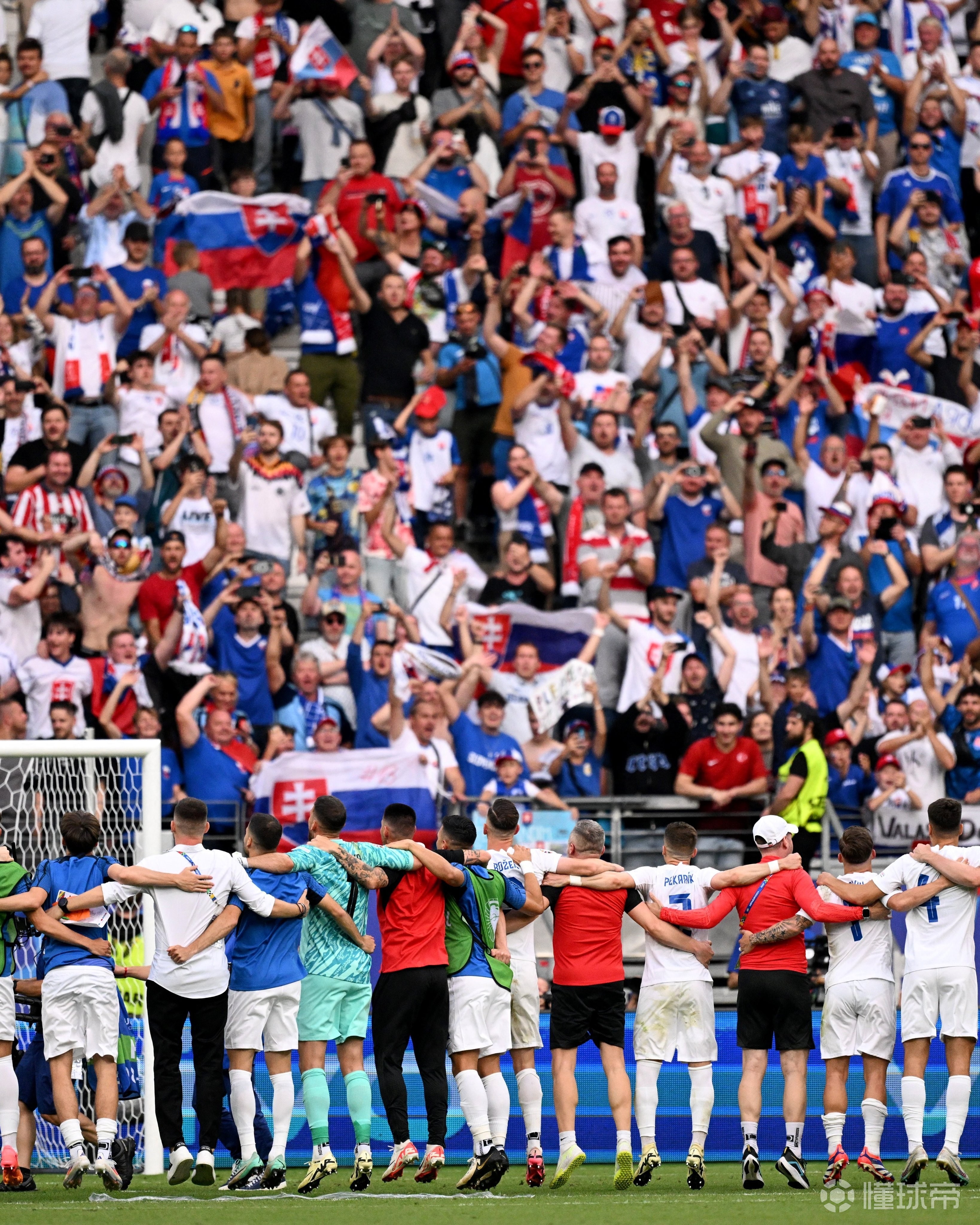 斯洛伐克在与波兰的激烈对决中击败对手