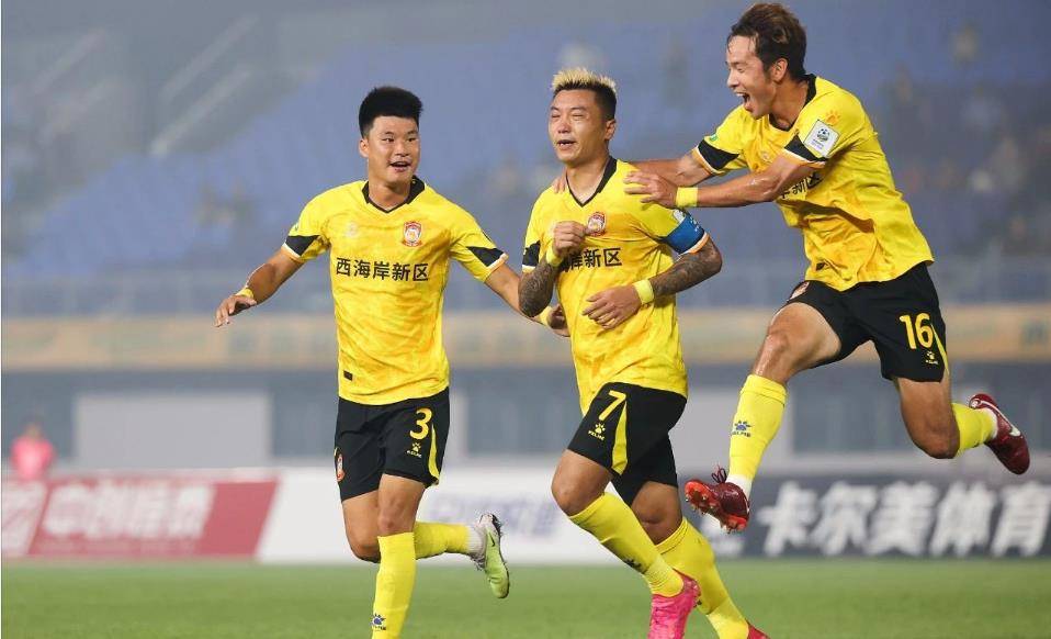 足球比赛风头正劲,球员实力大展神威的简单介绍 足球比赛风头正劲,球员实力大展神威的简单介绍