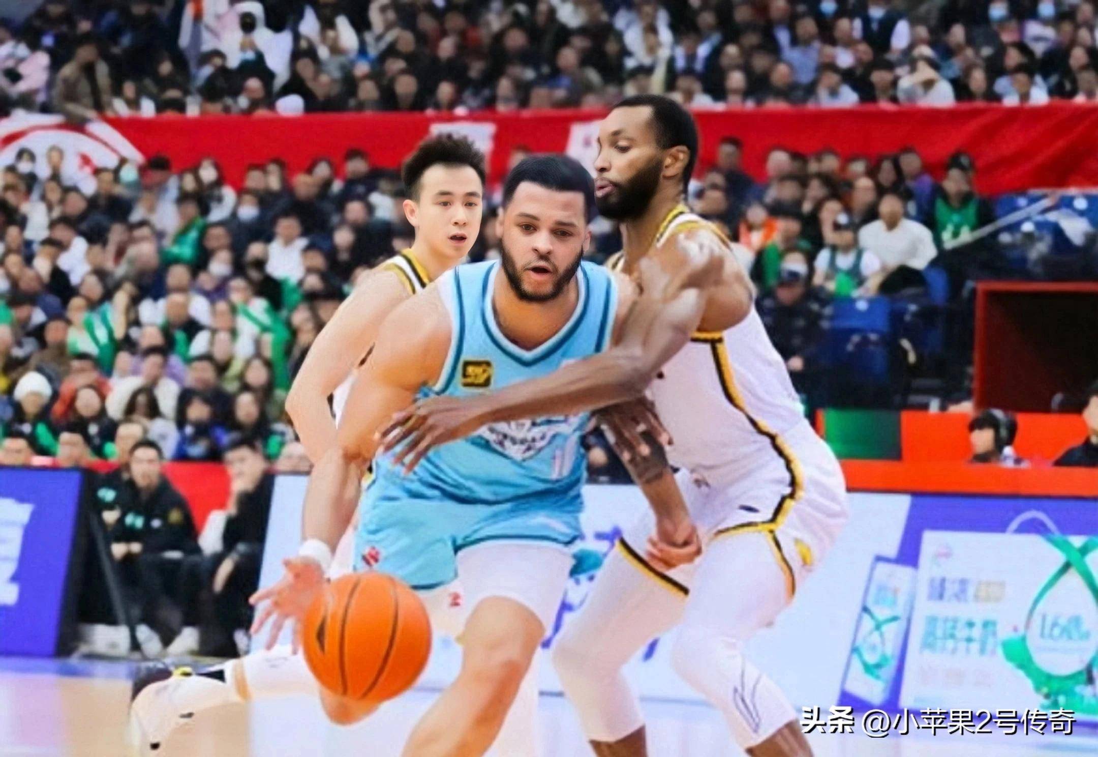 外援球员表现出色，助力球队逆转胜利