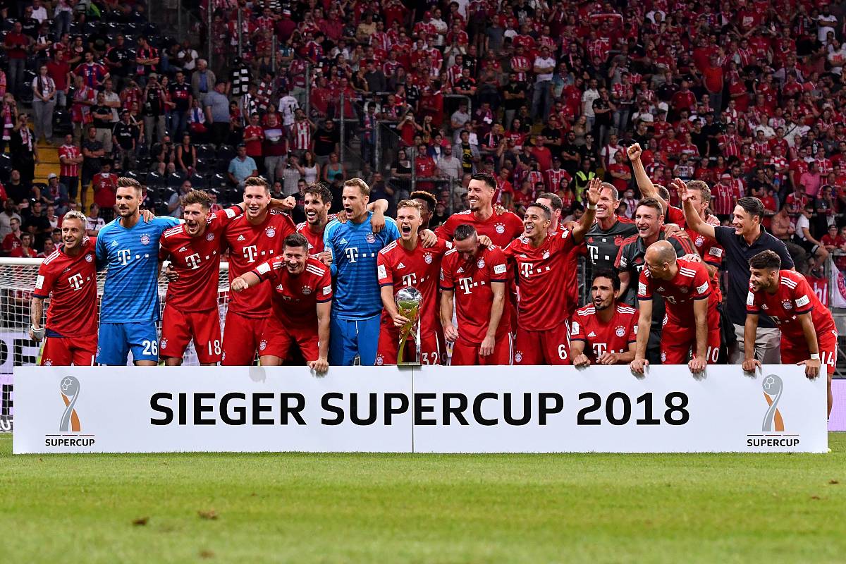 包含拜仁慕尼黑主场大胜，科曼轰入帽子戏法的词条