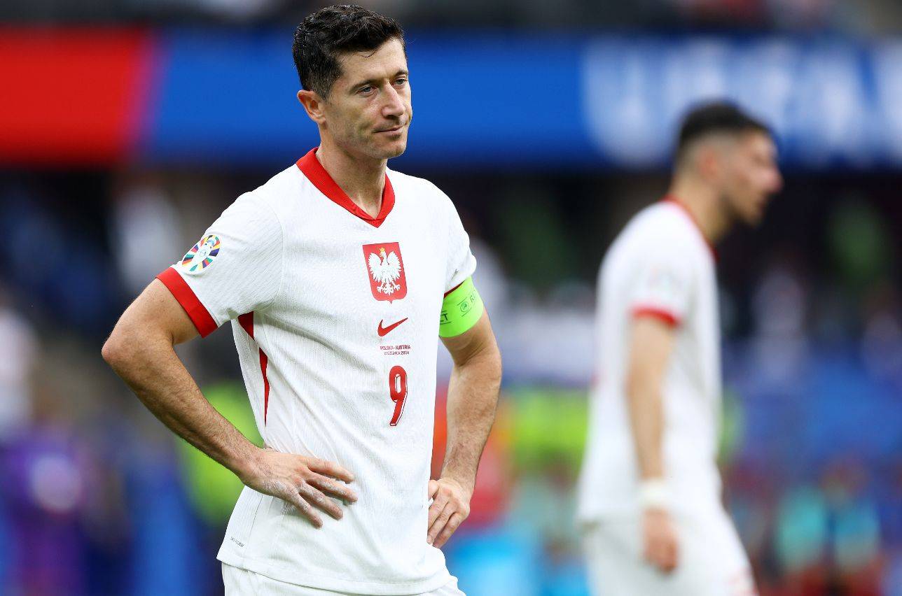 欧洲国家杯比赛中一桩轰动的转会引起轰动的简单介绍