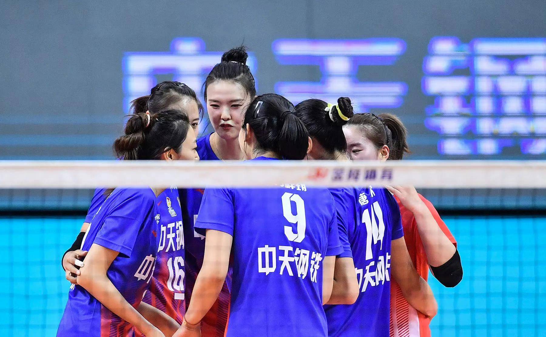 包含江苏队惨遭连败，冲击季后赛资格受挫的词条