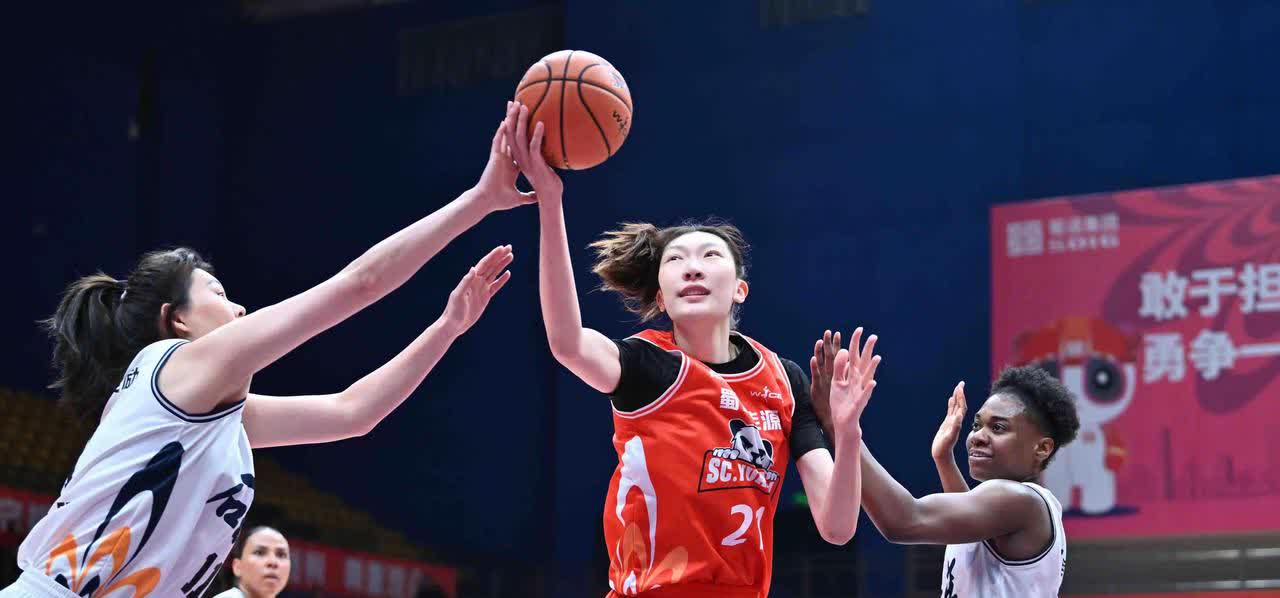 四川女篮队员表现出色，助球队连胜望眼欲穿的简单介绍