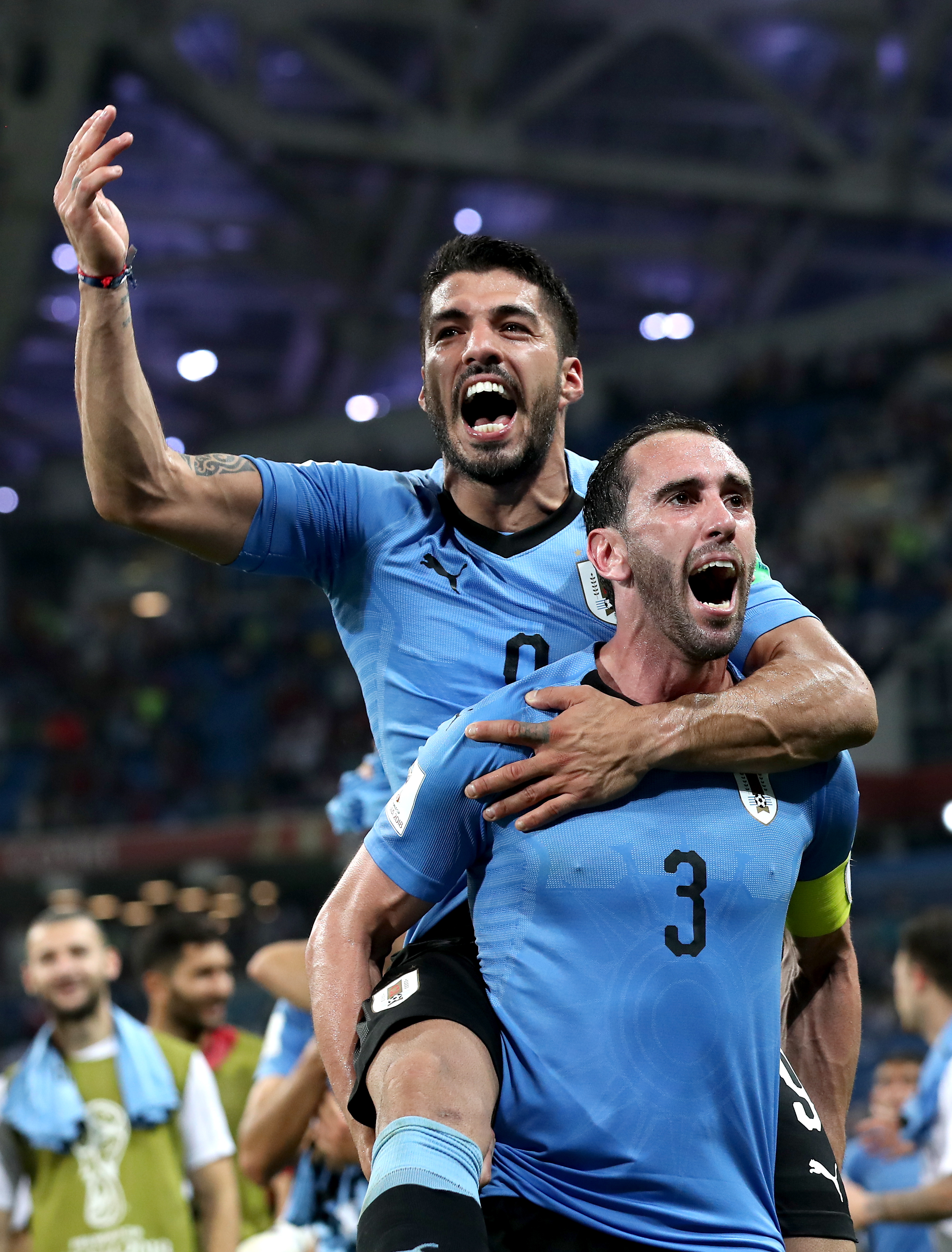 关于俄罗斯队在比赛中险胜对手，实现晋级的信息