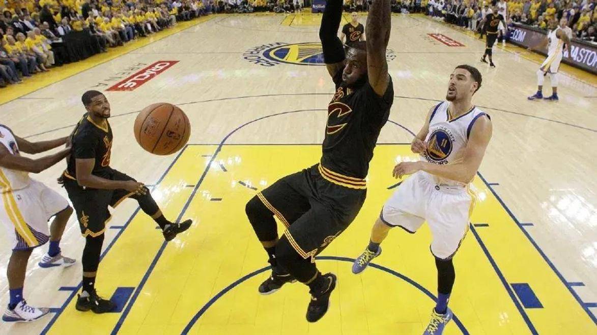 包含步行者后卫突破出色，助球队夺取胜利的词条