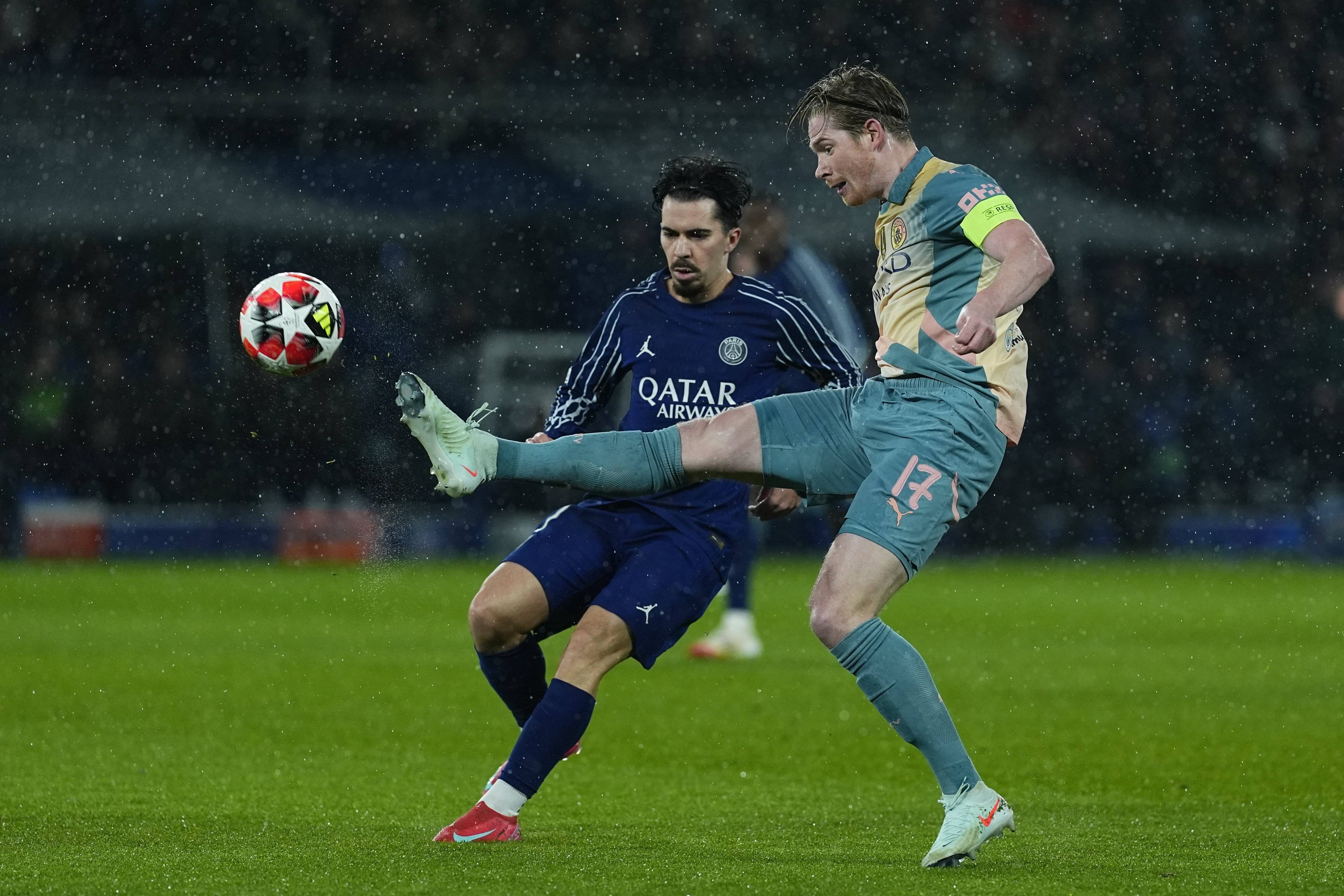 足球巨星云集，赛场上话题不断的简单介绍