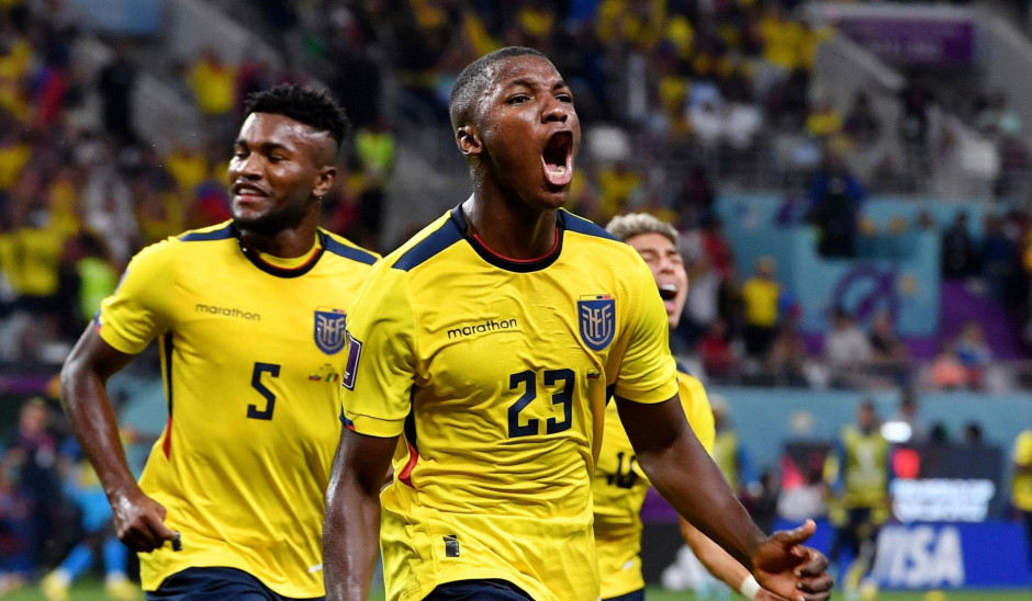 包含沈阳东进客场大胜天津泰达，实现三连胜的词条