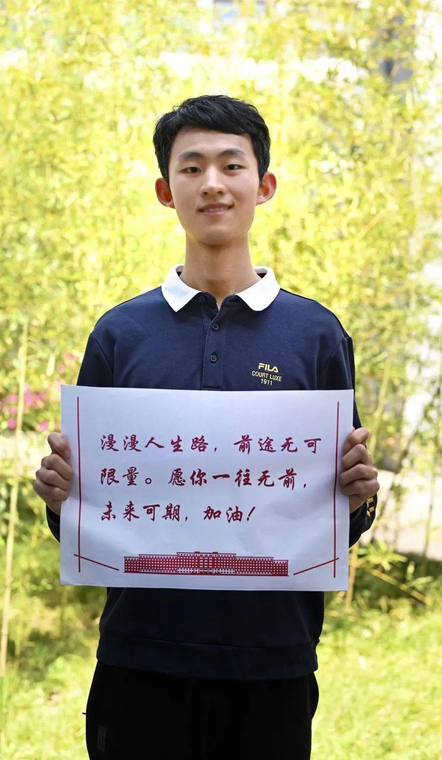 包含精益求精，努力拼搏，在赛场上熠熠生辉的词条