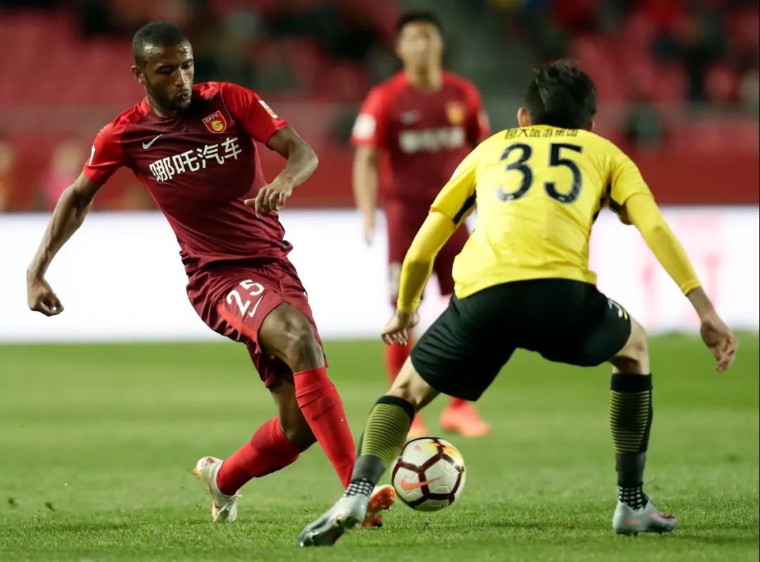 巴西新援破门，广州恒大主场力克河北华夏的简单介绍
