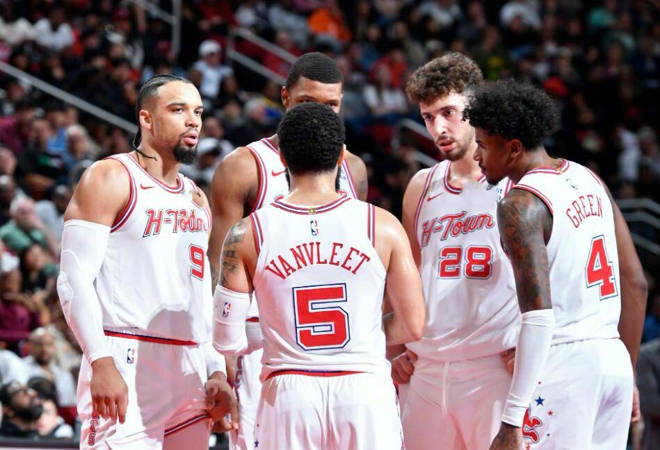 马刺险胜火箭,德罗赞砍下全队最高得分 马刺险胜火箭,德罗赞砍下全队最高得分