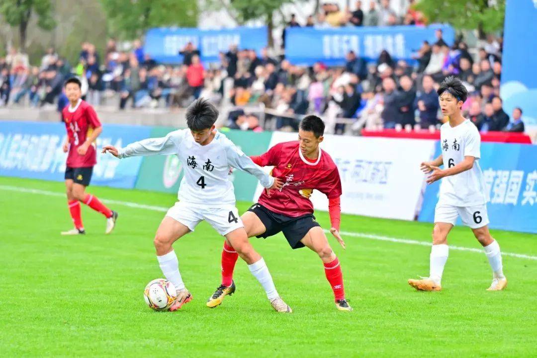 激动人心比赛，球队成功晋级足球赛冠军争夺