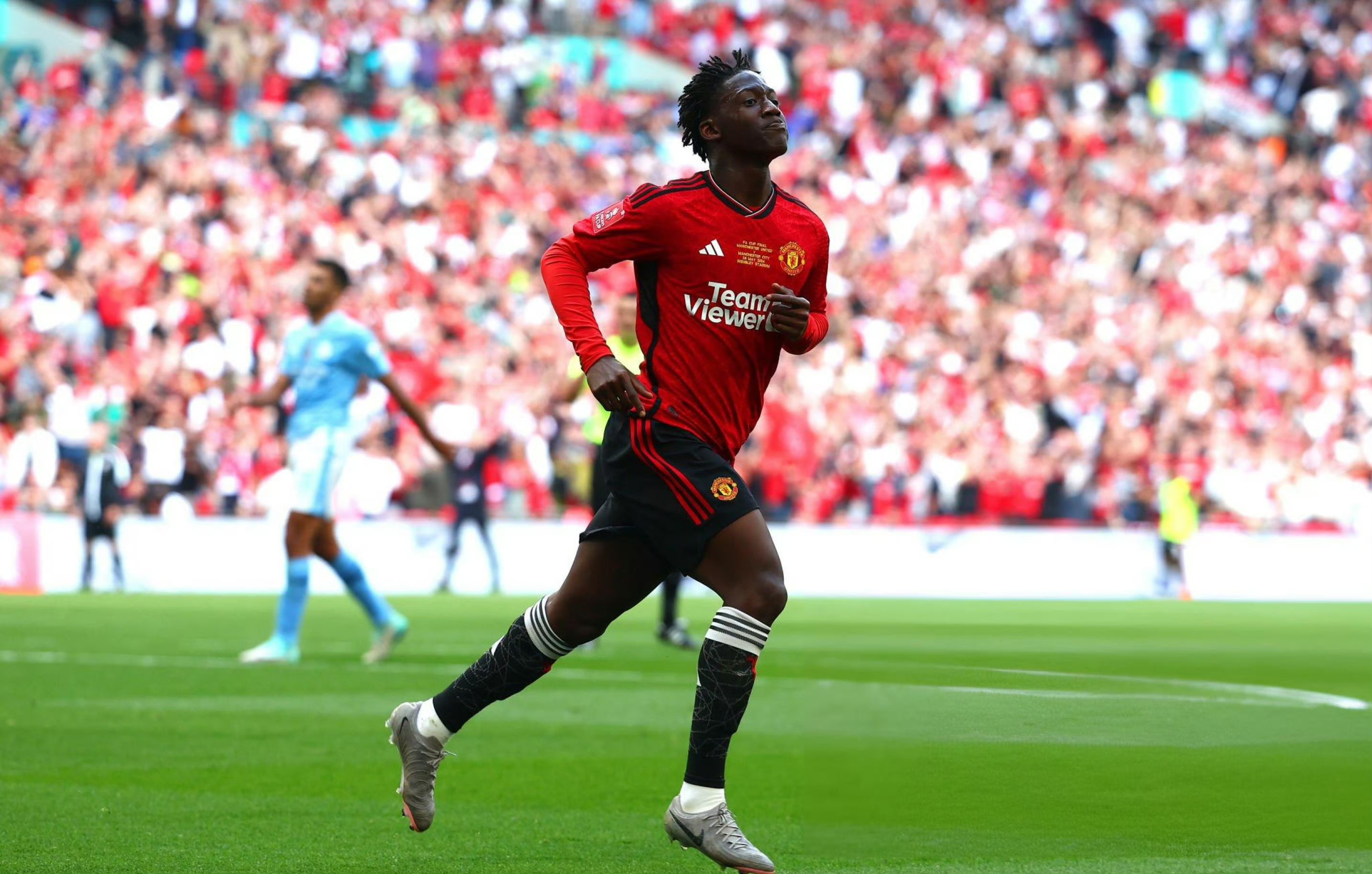 曼联击败巴黎,重回胜利轨道 曼联击败巴黎,重回胜利轨道