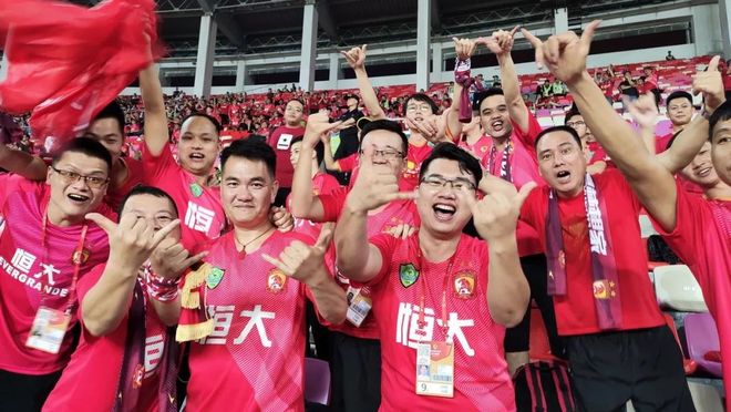 阿联酋球队大胜对手，成功晋级下一阶段