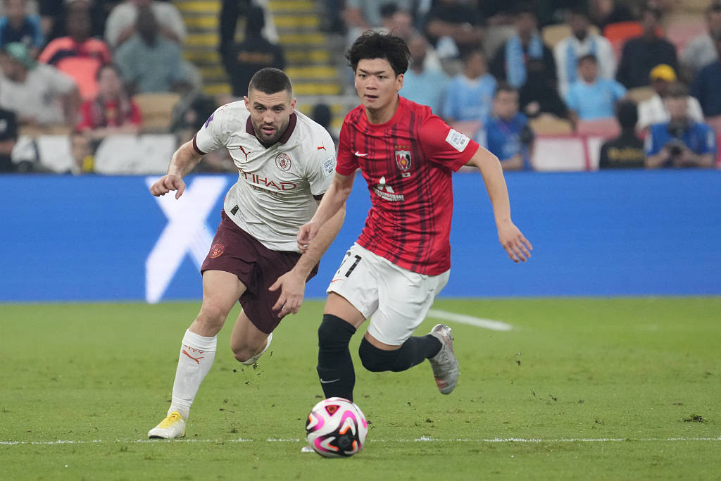 广岛三箭客场取胜，豪取关键三分