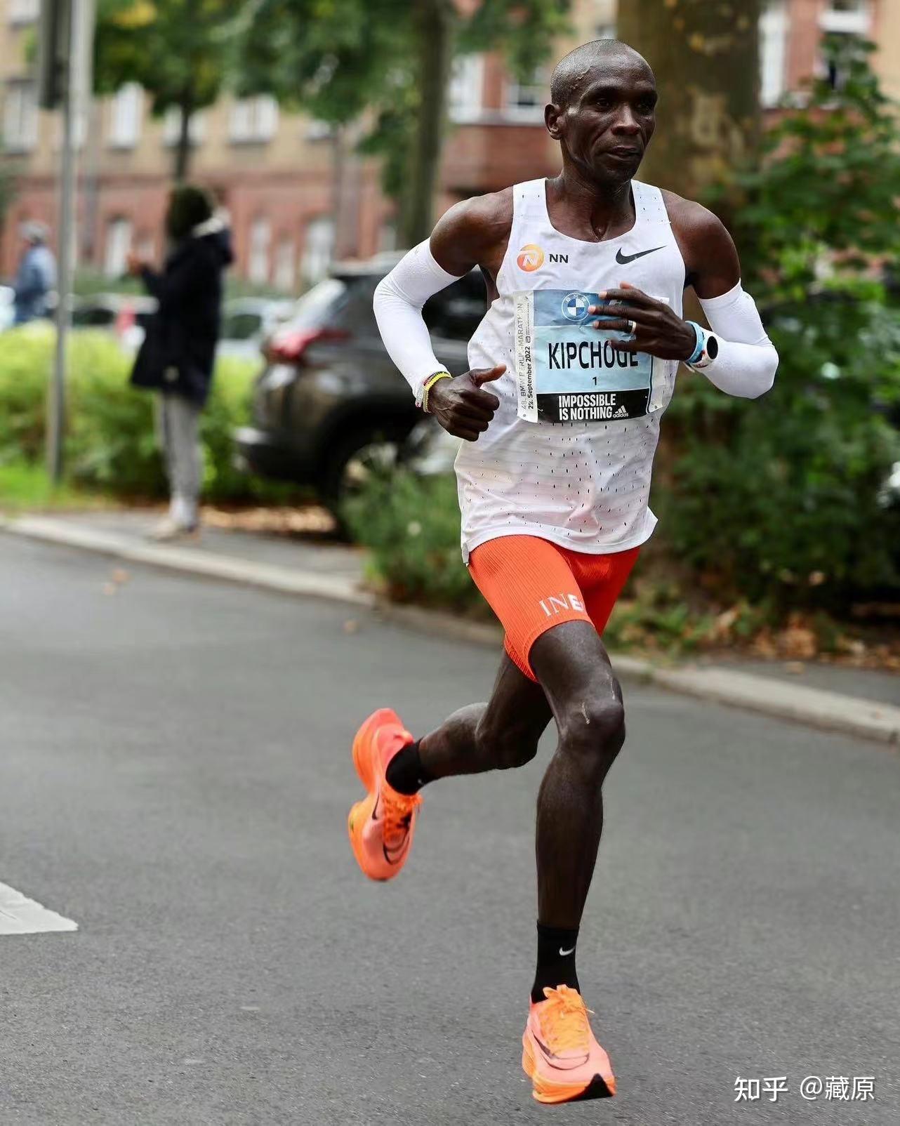 肯尼亚长跑选手驰骋赛场创纪录赢得金牌 肯尼亚长跑选手驰骋赛场创纪录赢得金牌