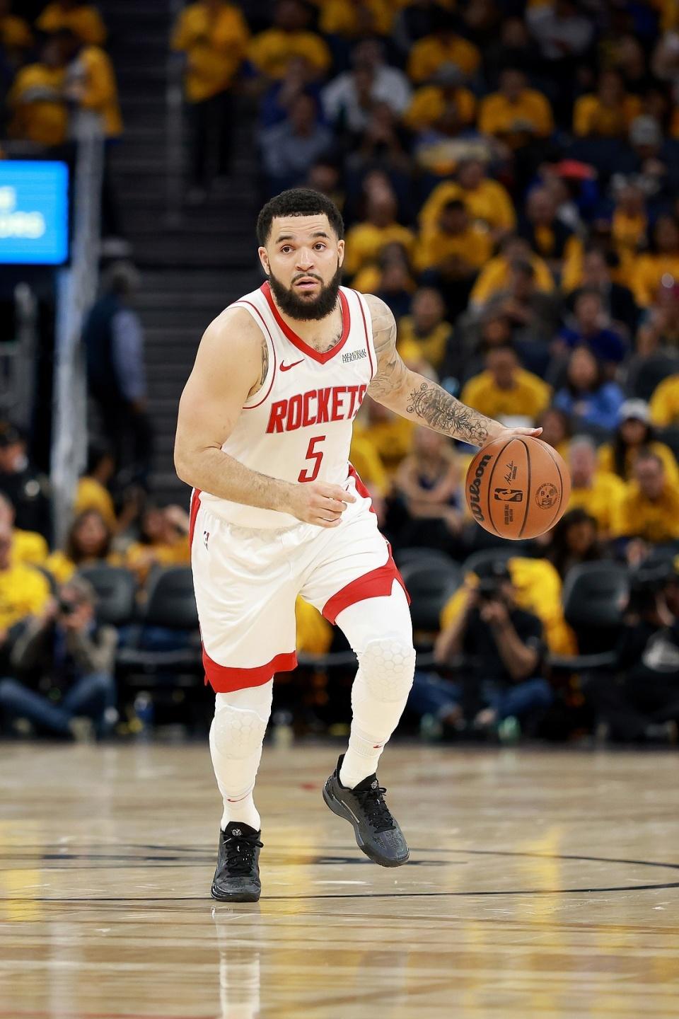 江苏队横扫76人,范弗利特状态火热 江苏队横扫76人,范弗利特状态火热