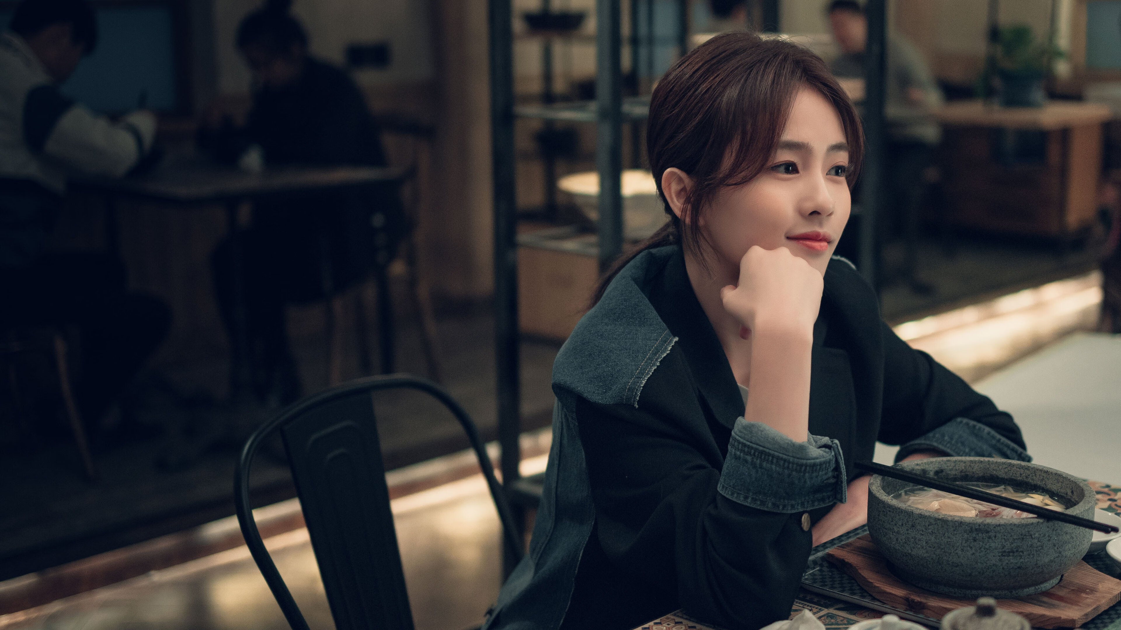 詹姆斯冠军级表现如定海神针，活塞主场轻取北京队