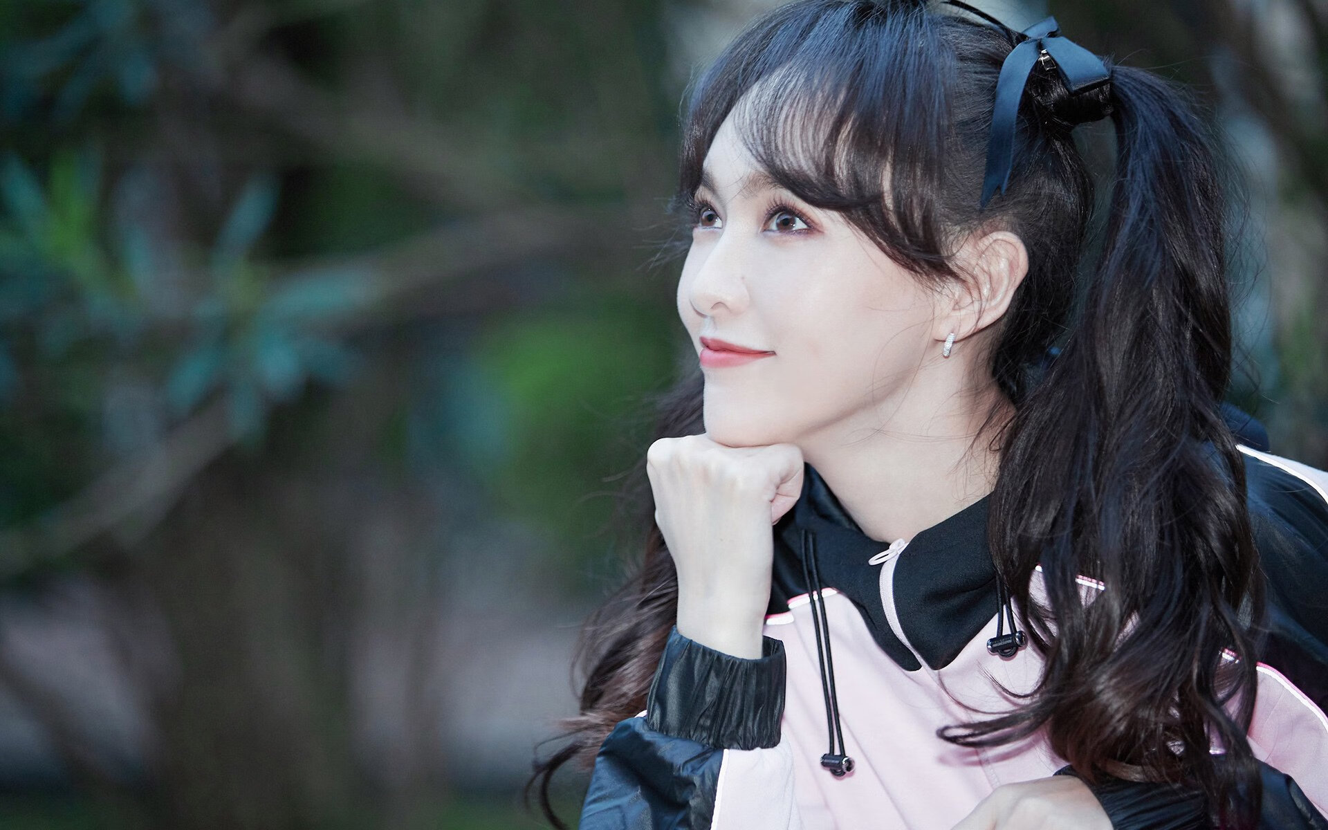 哈利伯顿爆发闪耀赛场，篮网强行终结开拓者